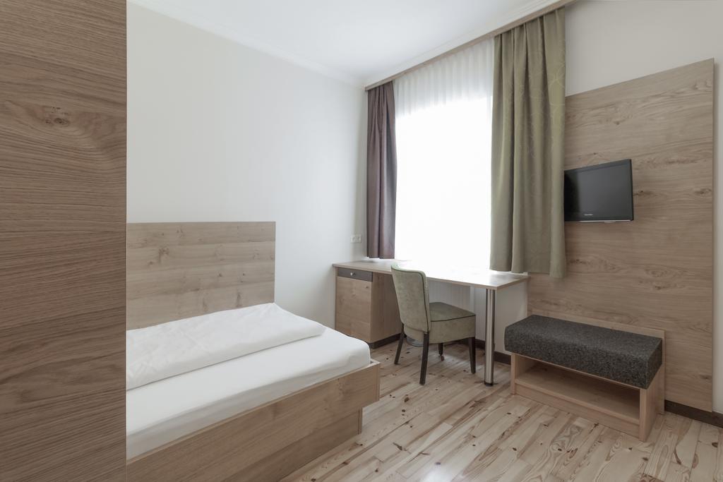 Fruhstuckshotel Scharinger Haag am Hausruck Экстерьер фото